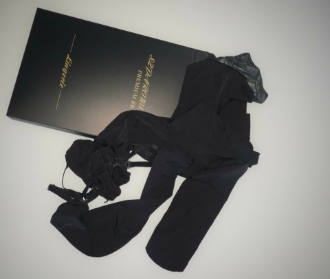 Bodystocking nylonowy czarny – efekt drugiej skóry otwarty krok